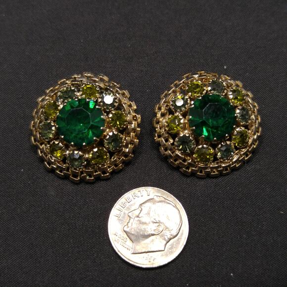 Weiss Emerald Green Rhinestone Earrings, Peridot Rhinestones, 1950s Vintage - Picture 6 of 10